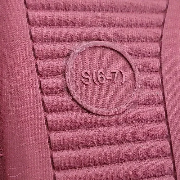 JESSICA SIMPSON Burgundy Fur/Rhinestone House Slippers Slides Size S 6-7 - Picture 7 of 8